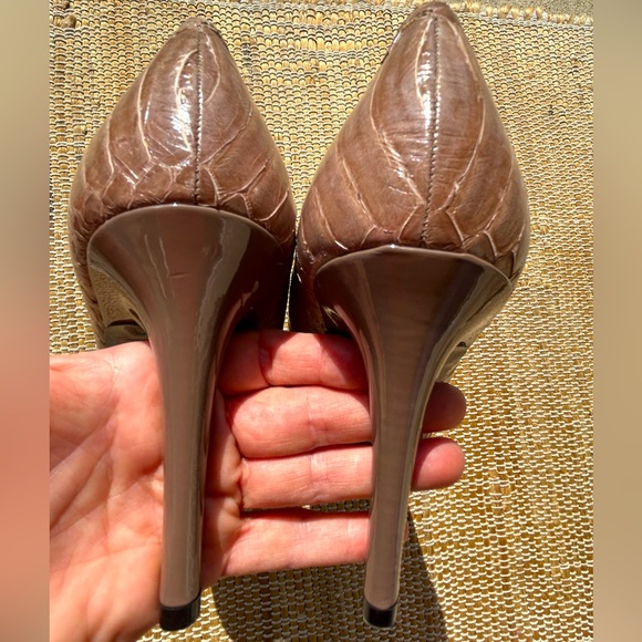 NWOT RALPH LAUREN s11 taupe snakeskin pumps-4”heel-patent toe cap-very elegant! - Picture 7 of 10